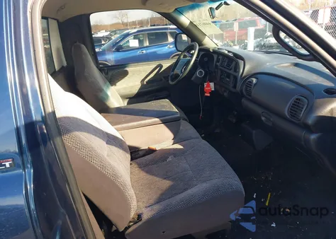 2001 Dodge Ram 1500 St z USA, uszkodzony, nr VIN 1B7HC16Y21S704882